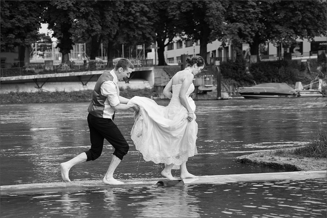 ´Modernes Brautpaar Fotoshooting auf dem Inseli Rheinfelden Schweiz. Hochzeitsfotograf Soraya Häßler